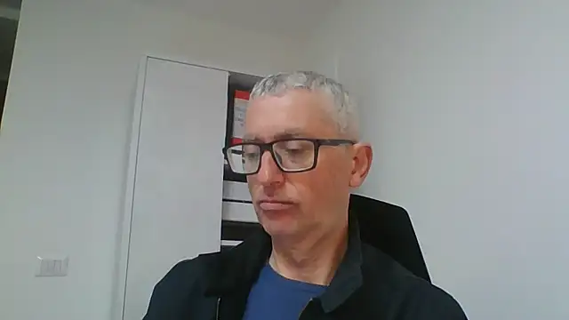 Snapshot of Sensor2000 chatting on February 27, 10:15 am Sensor2000 online show from February 27, 10:15 am