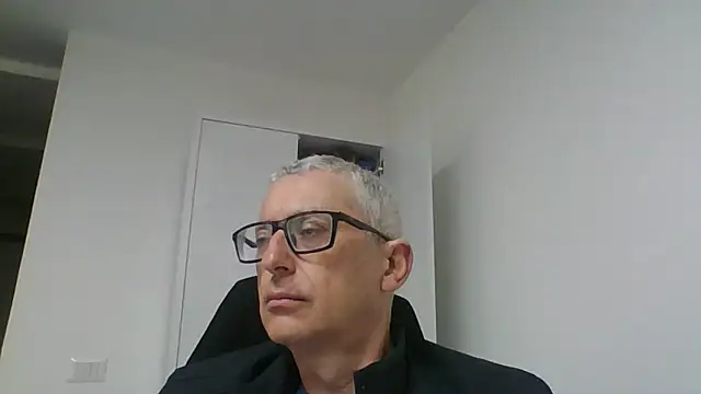 Snapshot of Sensor2000 chatting on March 3, 11:49 am Sensor2000 online show from March 3, 11:49 am