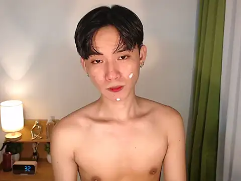 Snapshot of asian_dai chatting on April 21, 7:58 am asian dai online show from April 21, 7:58 am