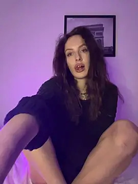 goodgirldevil online show from February 1, 9:02 pm