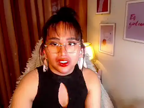 urmidnightcravingsxx online show from April 9, 12:43 am