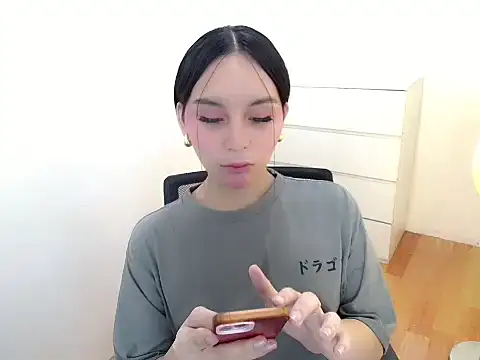 Snapshot of holly_tabby chatting on September 11, 8:31 pm holly tabby online show from September 11, 8:31 pm