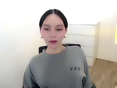 Snapshot of holly_tabby chatting on October 19, 12:11 am holly tabby online show from October 19, 12:11 am