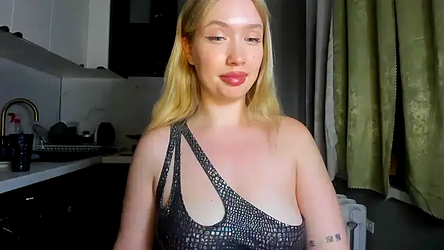 Snapshot of NicoleRiccii chatting on September 18, 8:33 pm NicoleRiccii online show from September 18, 8:33 pm