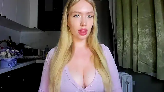 Snapshot of NicoleRiccii chatting on September 25, 7:39 pm NicoleRiccii online show from September 25, 7:39 pm