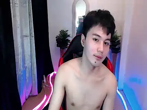 Snapshot of urasiantwink69 chatting on September 28, 3:39 pm urasiantwink69 online show from September 28, 3:39 pm