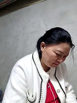 yoowwmr online show from December 17, 1:06 pm