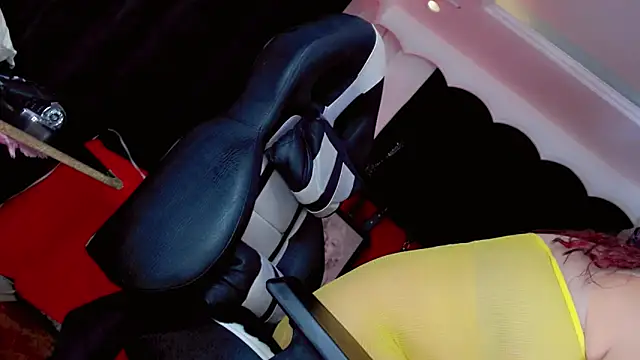 Yareth Rouss  online show from March 1, 2:35 am