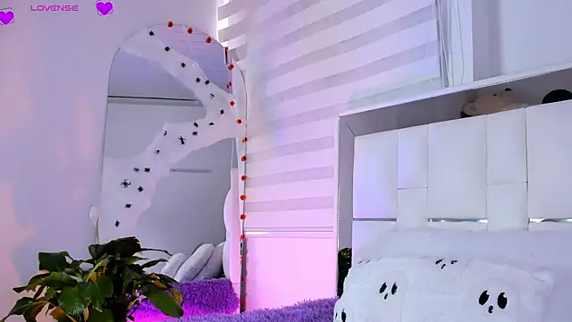 Snapshot of sara_goddess01 chatting on October 29, 7:04 pm sara goddess01 online show from October 29, 7:04 pm