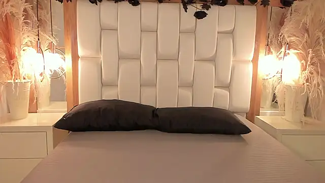 Daphne And Roger online show from November 7, 11:10 am