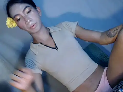 Snapshot of xyourdreamtrans chatting on February 1, 5:06 am xyourdreamtrans online show from February 1, 5:06 am