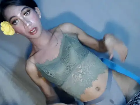 Snapshot of xyourdreamtrans chatting on February 2, 1:32 pm xyourdreamtrans online show from February 2, 1:32 pm