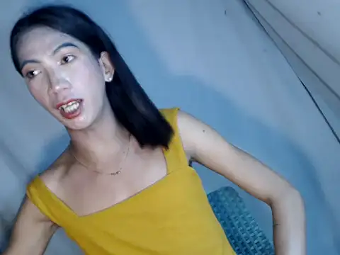 Snapshot of xyourdreamtrans chatting on February 5, 3:55 am xyourdreamtrans online show from February 5, 3:55 am