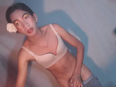 Snapshot of xyourdreamtrans chatting on February 22, 9:13 pm xyourdreamtrans online show from February 22, 9:13 pm