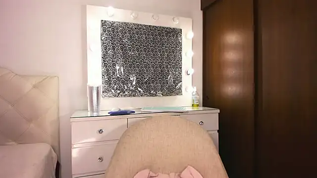 lina quinn online show from February 14, 4:20 am