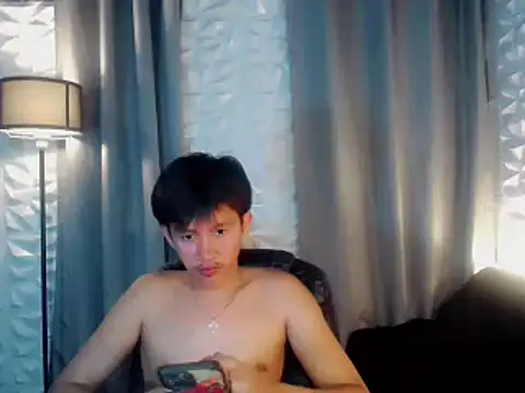 Snapshot of prince_elaijah chatting on February 4, 8:42 am prince elaijah online show from February 4, 8:42 am