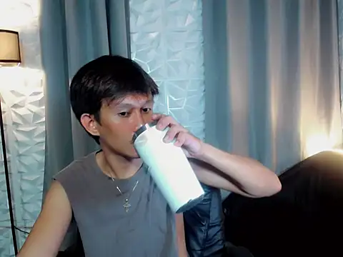 Snapshot of prince_elaijah chatting on February 12, 12:33 pm prince elaijah online show from February 12, 12:33 pm