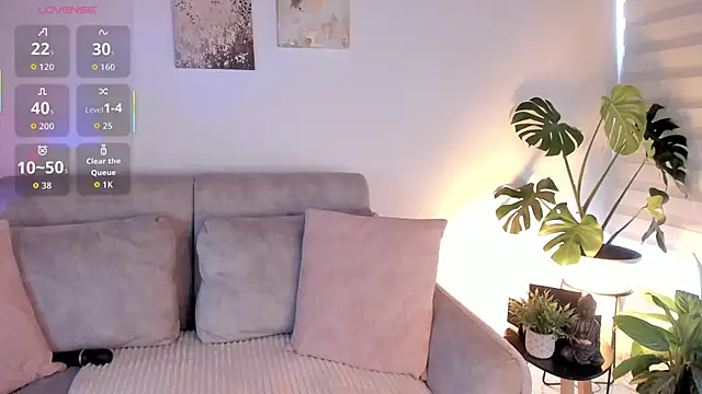 Estrer collins online show from April 6, 8:21 pm