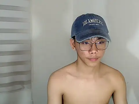 ynotyu online show from October 31, 5:41 am