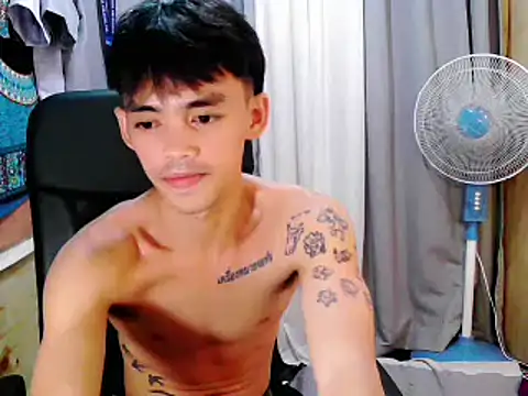 Snapshot of urhunky_boy chatting on September 22, 1:13 pm urhunky boy online show from September 22, 1:13 pm