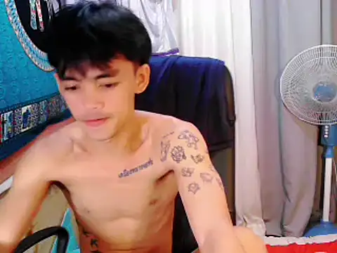 Snapshot of urhunky_boy chatting on October 9, 3:54 pm urhunky boy online show from October 9, 3:54 pm