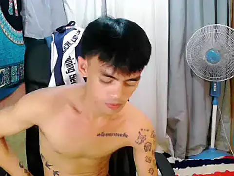 Snapshot of urhunky_boy chatting on October 29, 2:52 pm urhunky boy online show from October 29, 2:52 pm