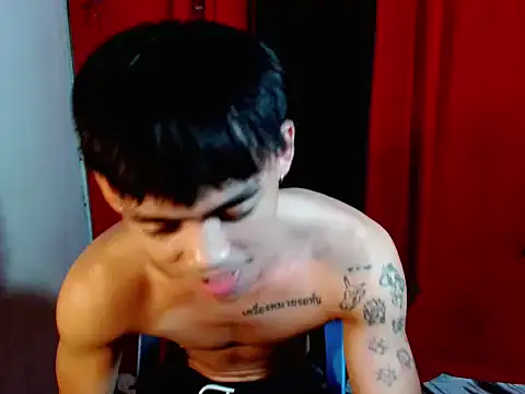Snapshot of urhunky_boy chatting on May 3, 7:47 am urhunky boy online show from May 3, 7:47 am