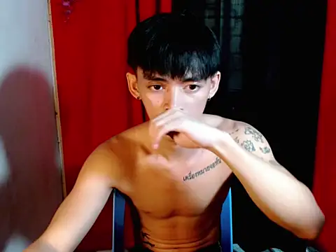 Snapshot of urhunky_boy chatting on May 13, 2:20 am urhunky boy online show from May 13, 2:20 am