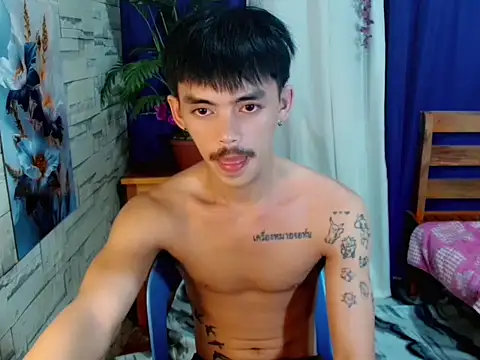Snapshot of urhunky_boy chatting on June 26, 6:23 pm urhunky boy online show from June 26, 6:23 pm
