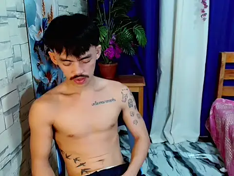 Snapshot of urhunky_boy chatting on July 23, 3:37 am urhunky boy online show from July 23, 3:37 am