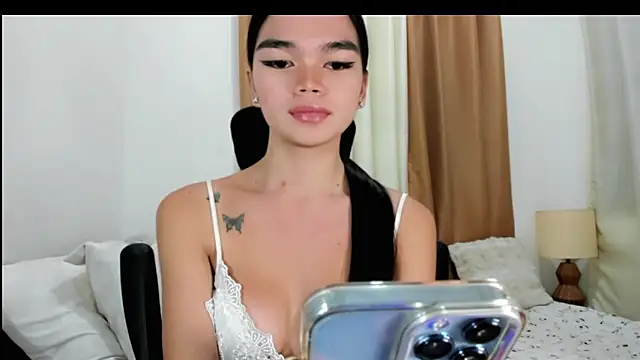 Snapshot of kendall_petite18 chatting on May 31, 8:21 pm kendall petite18 online show from May 31, 8:21 pm