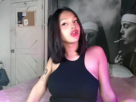 itsmekarinaaa online show from March 15, 11:38 am