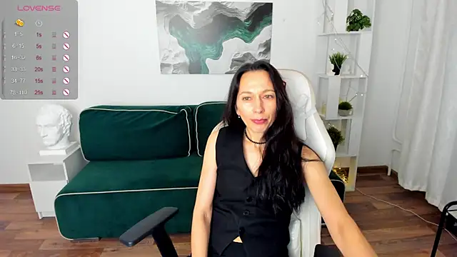Snapshot of RubiHarlot chatting on October 22, 1:17 am RubiHarlot online show from October 22, 1:17 am