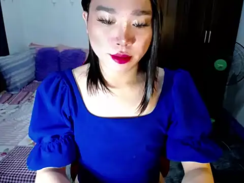 Urassiansweetcummer online show from September 24, 2:04 am