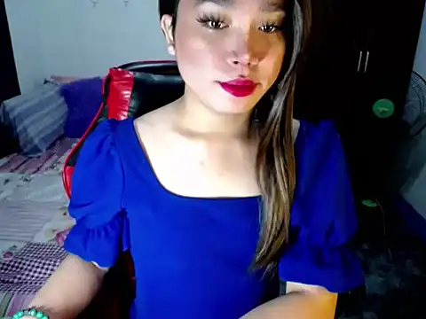 Urassiansweetcummer online show from October 6, 1:47 am