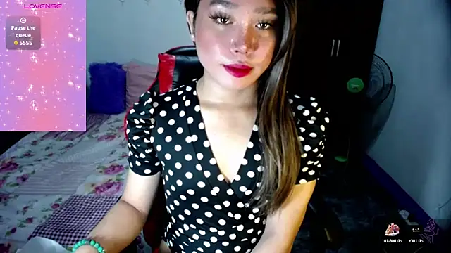 Urassiansweetcummer online show from October 17, 2:04 am