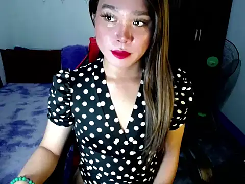 Urassiansweetcummer online show from November 1, 1:51 am