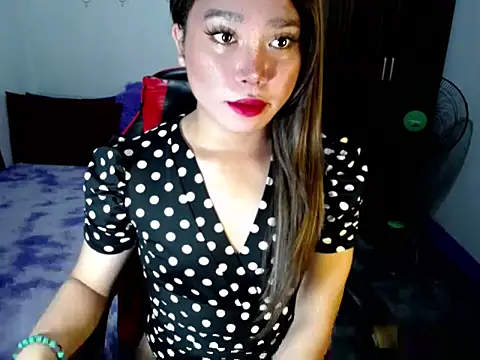 Urassiansweetcummer online show from November 2, 1:08 am