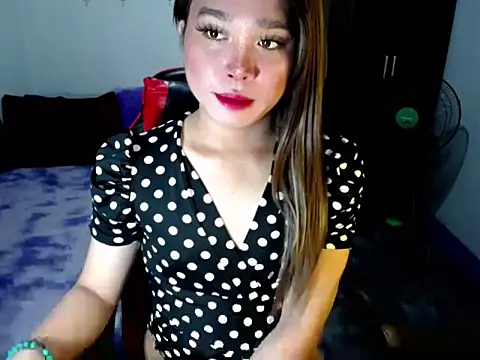 Urassiansweetcummer online show from November 8, 2:12 am