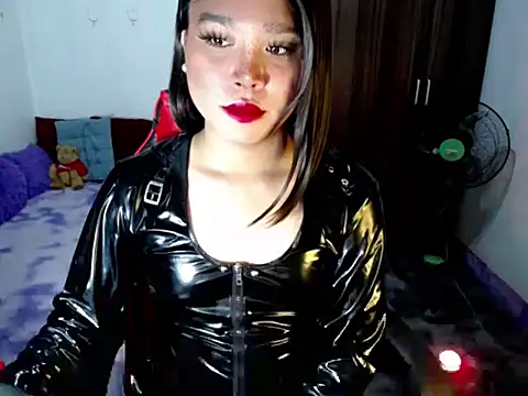 Urassiansweetcummer online show from May 6, 1:57 am