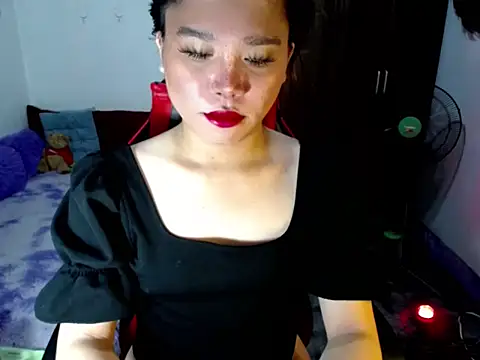 Urassiansweetcummer online show from May 12, 12:13 pm
