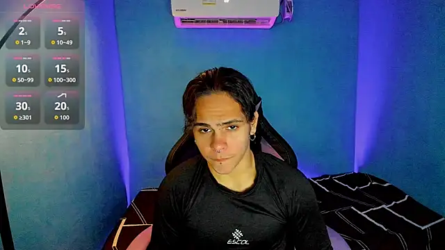 Snapshot of Maximiliano_scoott__ chatting on September 18, 8:33 pm Maximiliano scoott online show from September 18, 8:33 pm