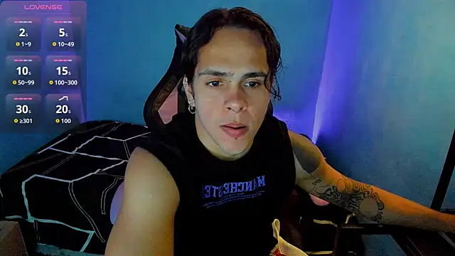 Snapshot of Maximiliano_scoott__ chatting on October 7, 8:06 pm Maximiliano scoott online show from October 7, 8:06 pm