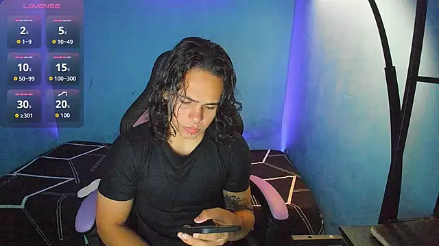 Snapshot of Maximiliano_scoott__ chatting on October 15, 6:52 pm Maximiliano scoott online show from October 15, 6:52 pm