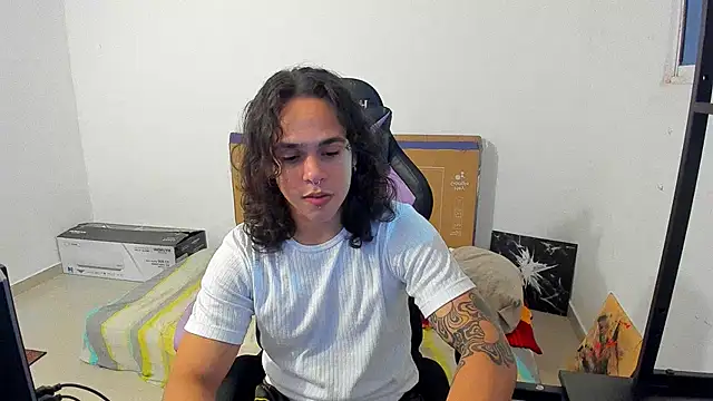 Snapshot of Maximiliano_scoott__ chatting on October 26, 4:40 am Maximiliano scoott online show from October 26, 4:40 am