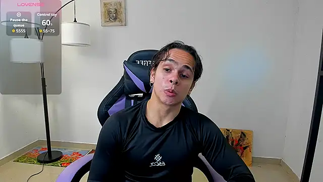 Snapshot of Maximiliano_scoott__ chatting on October 29, 9:16 pm Maximiliano scoott online show from October 29, 9:16 pm