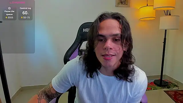 Snapshot of Maximiliano_scoott__ chatting on November 2, 6:10 pm Maximiliano scoott online show from November 2, 6:10 pm