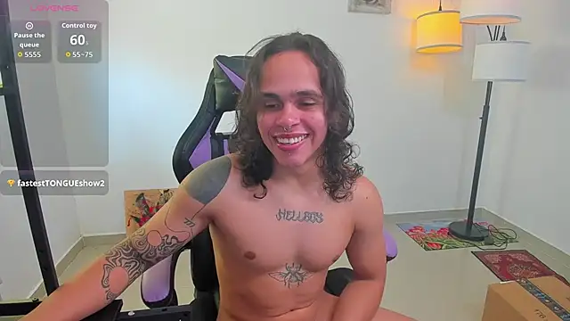 Snapshot of Maximiliano_scoott__ chatting on November 4, 7:46 pm Maximiliano scoott online show from November 4, 7:46 pm