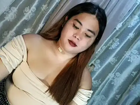 Snapshot of queen_staceyy chatting on March 3, 1:34 am queen staceyy online show from March 3, 1:34 am