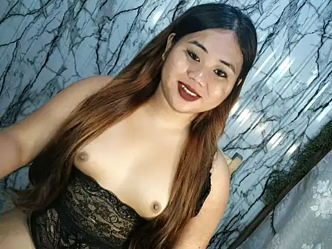 Snapshot of queen_staceyy chatting on April 12, 11:32 pm queen staceyy online show from April 12, 11:32 pm